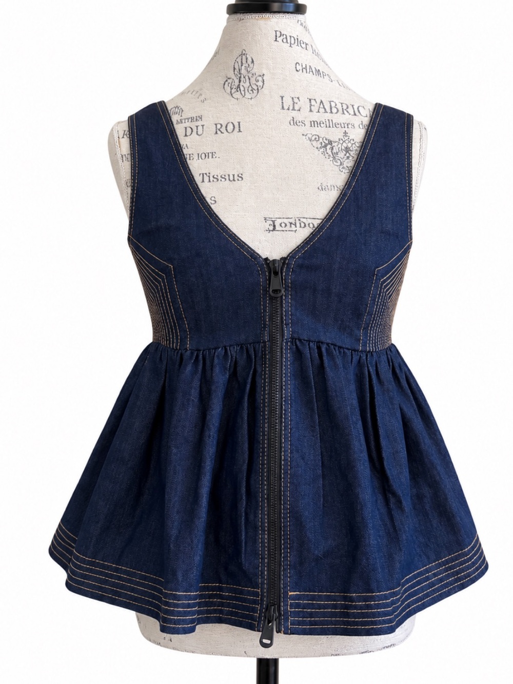 NWOT! Cinq à Sept Dark Indigo Denim Zip Front Peplum Top Size Small